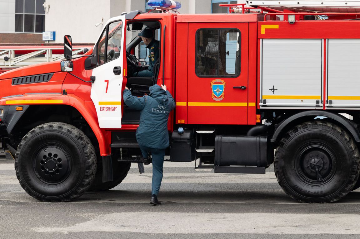 В Екатеринбурге к горбольнице №40 съехались пожарные машины - «Уральский  рабочий»